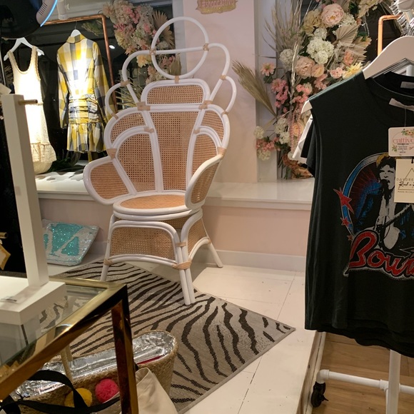 Welcome to my closet 🌸 - Picture 6 of 8